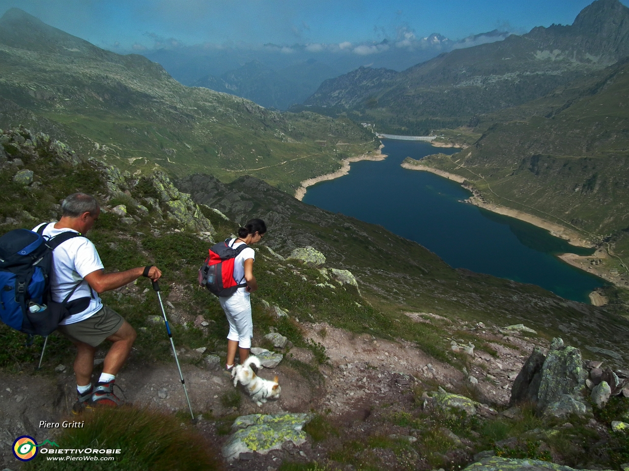 21 con vista sui Laghi Gemelli scendiamo al ....JPG
